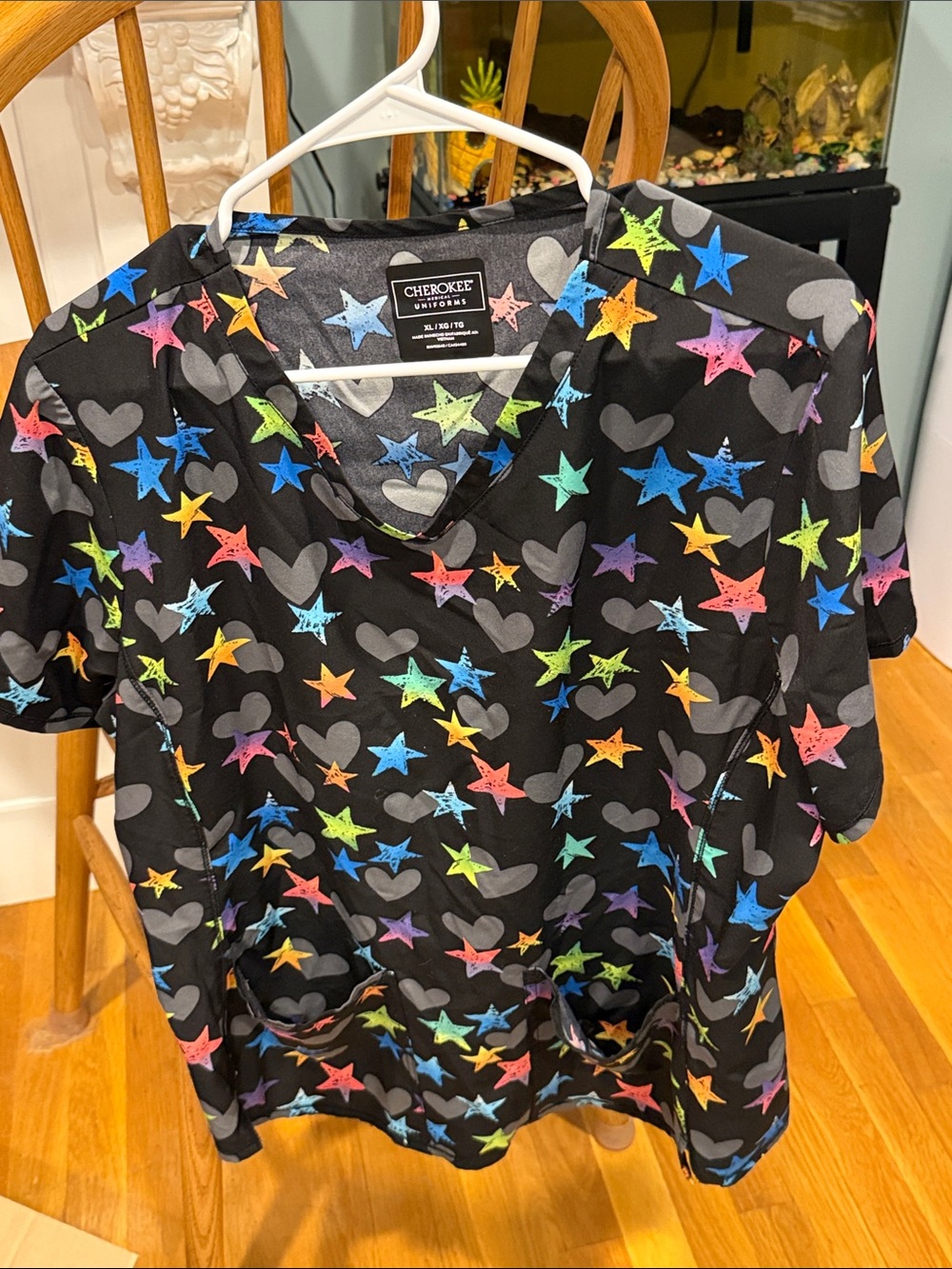 Cherokee scrub top size XL